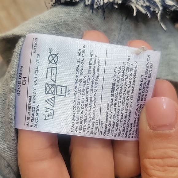 Banana Republic Gray Tee with Blue and Gray Metallic Fringe Trim Size Small - Picture 5 of 6